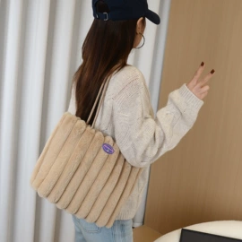 挂饰挂件;女士斜挎包;女士手提包