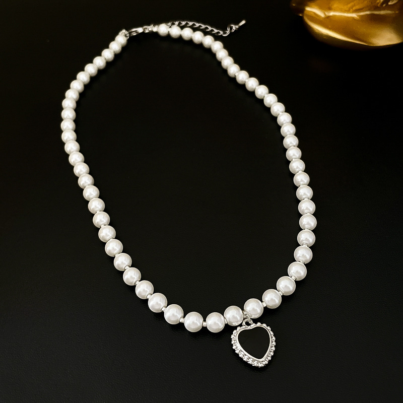 Retro Heart Shape Imitation Pearl Alloy Plating Women's Pendant Necklace display picture 3