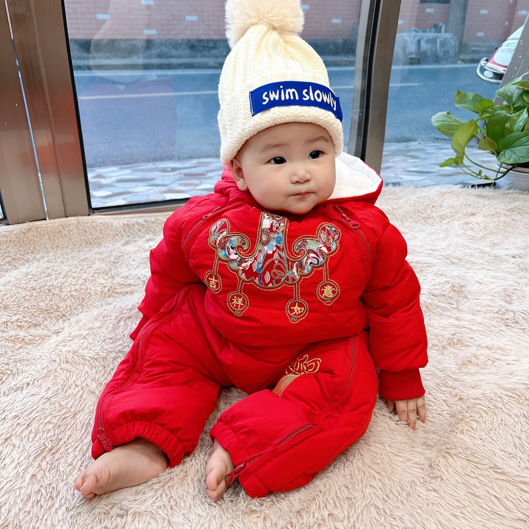 Factory direct supply of baby one-piece down jacket, New Year's crawling suit, 90% white duck down, Class A anti-leakage, outdoor winter wear