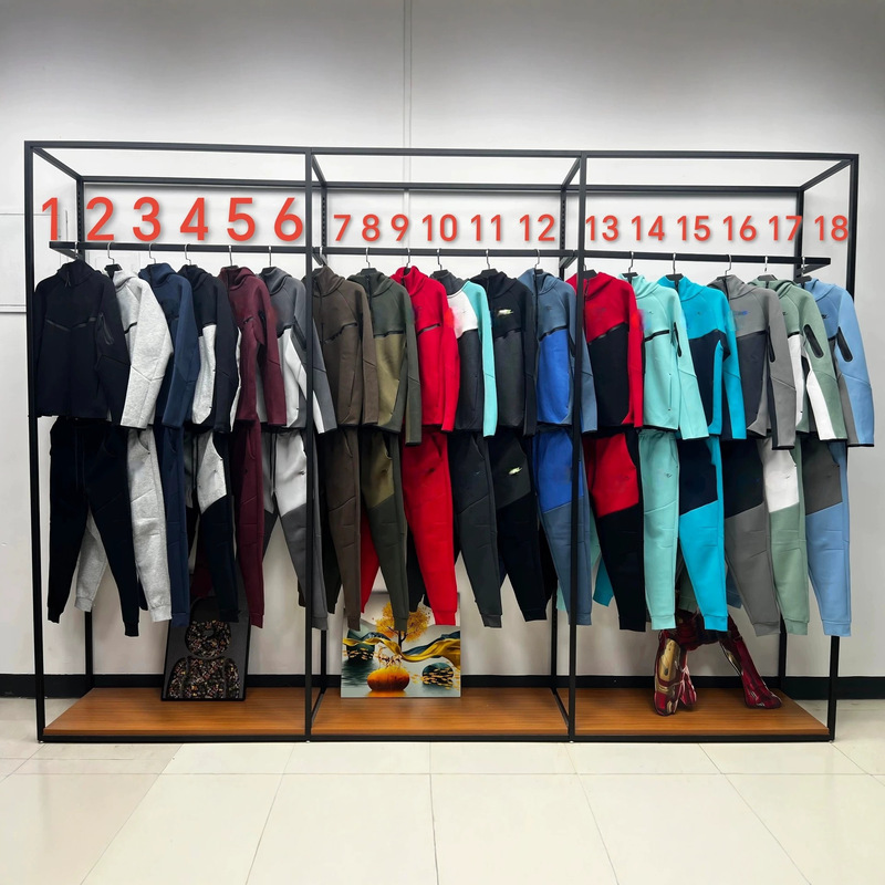 26 Autumn Cross-Border Men's Windbreaker Series Casual Sports Hoodie and Pants Set, Style Number 0950+0960 26 Autumn Cross-Border Men's Windbreaker Series Casual Sports Hoodie and Pants Set, Style Number 0950+0960