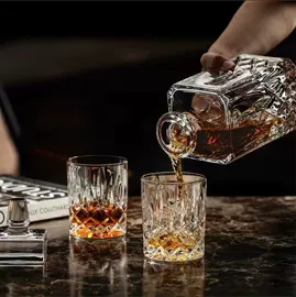 调味盒;油壶;玻璃罐