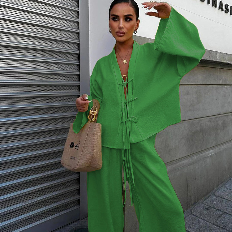 Completo elegante in due pezzi tinta unita per donna - Elegante completo con camicetta con cintura e pantaloni lunghi_voghion.com
