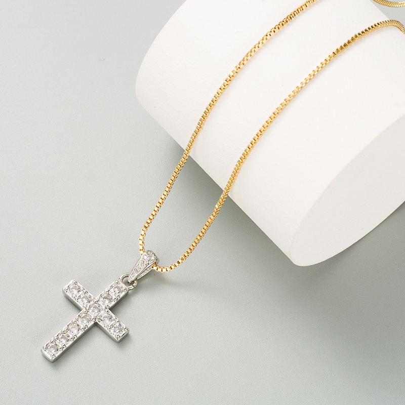 Fashion Cross Pendant Copper Gold-plated Necklace Wholesale Nihaojewelry display picture 3