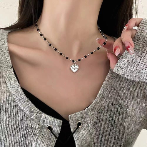 Love pendant necklace women's high-end design niche light luxury beaded clavicle chain sweatshirt sweater chain accessories necklace