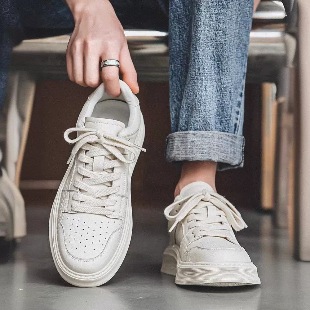 Кожаные маленькие белые туфли мужской 2024 летний новый корейский стиль дикая кожаная белая обувь на толстой подошве спортивная повседневная мужская обувь