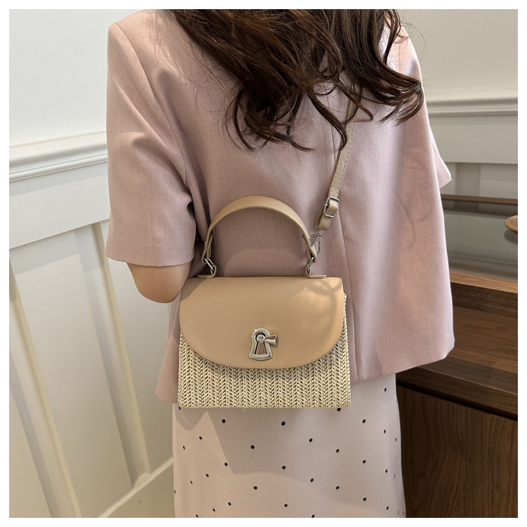 Color-Blocking-Hand-gehaltenes kleines Quadrat für Frauen 2024 neue Sommer koreanische Version modische Lock Gras gewebt lässig_voghion.com