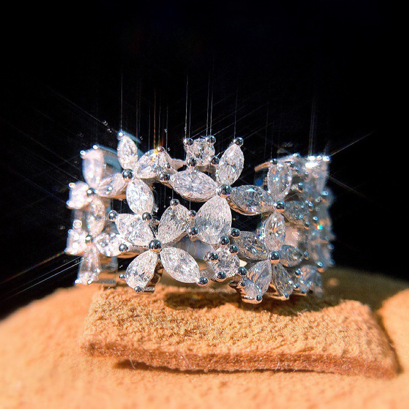 Anello da donna alla moda a forma di nuova foglia in oro con gioielli con diamanti genuini_voghion.com