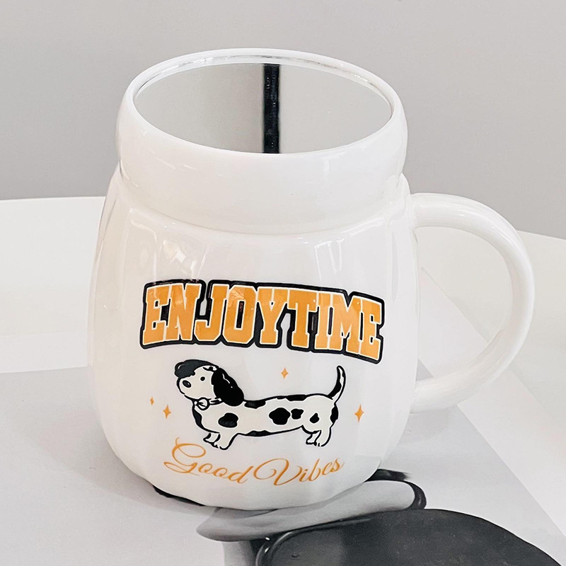 かわいい漫画の子猫の創意的なコップは蓋の陶磁器の杯の家庭用のセットの小さい大衆の手の杯の女子学生の高温に耐えるコップを持ちます。|undefined