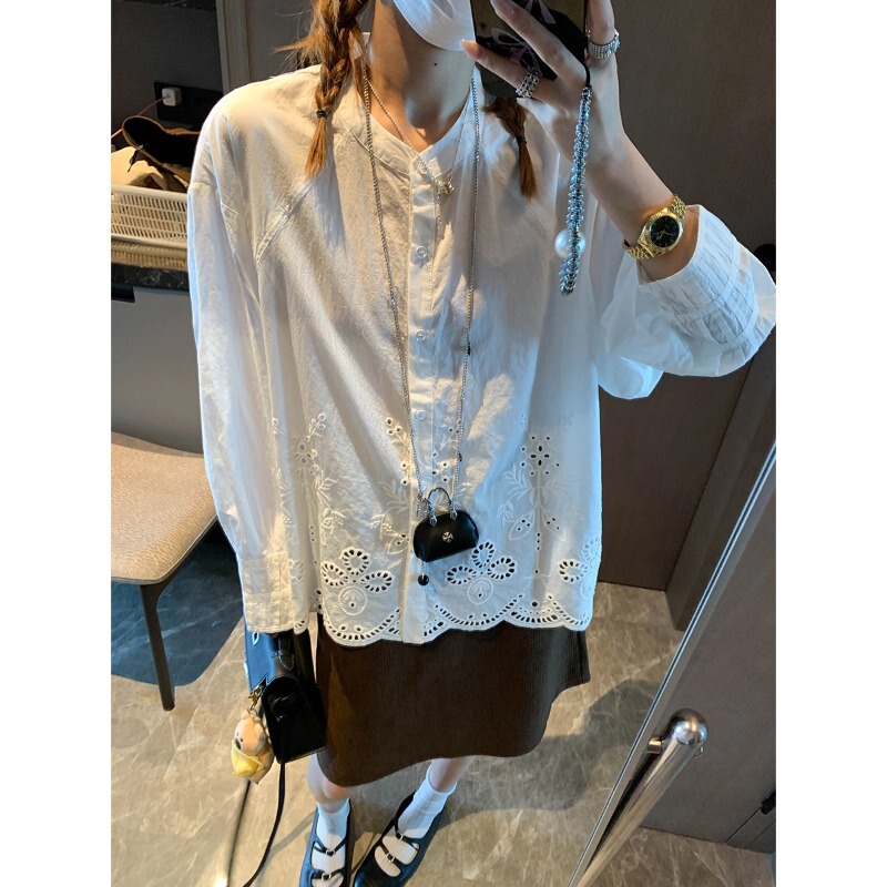 Moreover, the new autumn French-style shirt features intricate hollow embroidery design, a stand-up collar, and a loose fit with long sleeves MQ1624