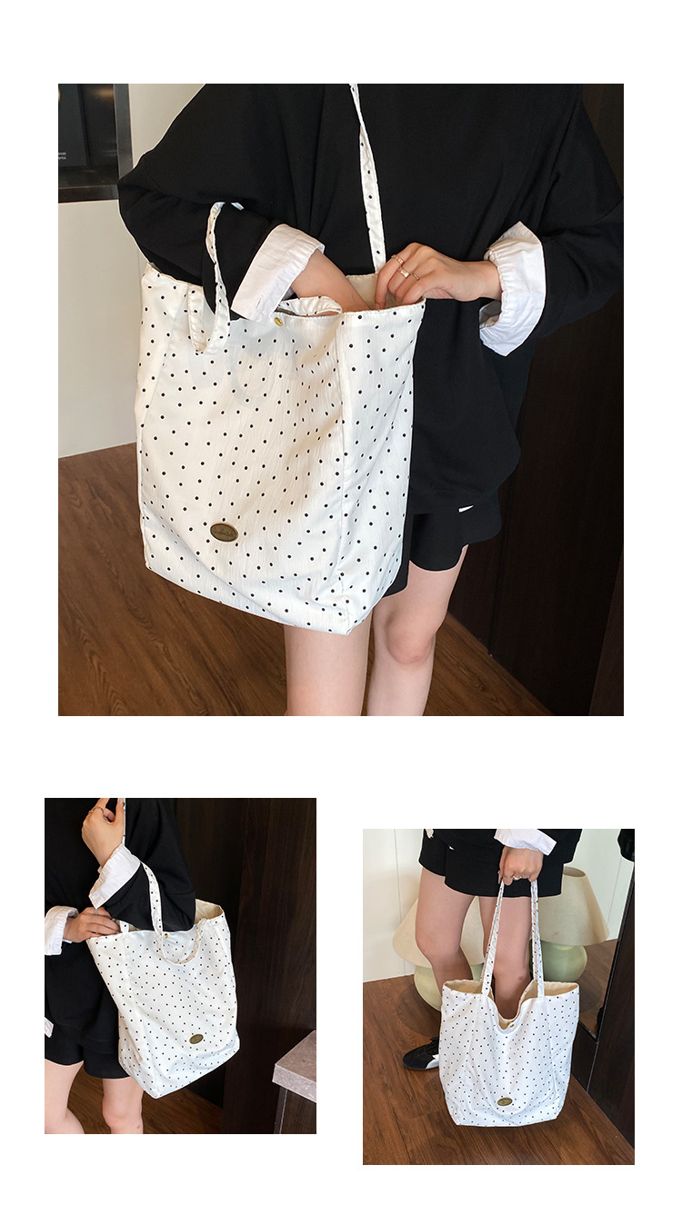 ins Korean-style laid-back single-shoulder bag, casual large-capacity black and white checkered tote bag, student commuting backpack for classes undefined