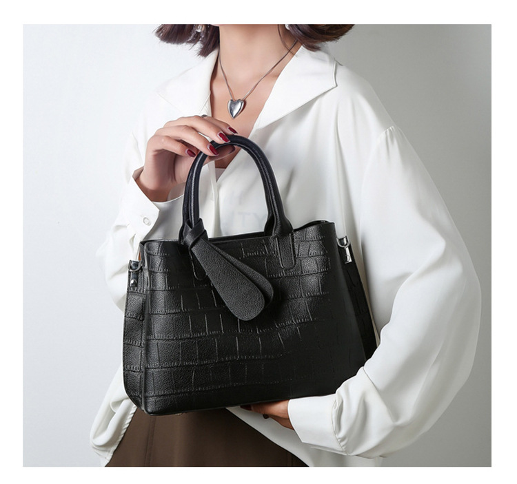 Women's Medium Pu Leather Crocodile Fashion Ornament Square Zipper Bag Sets display picture 14