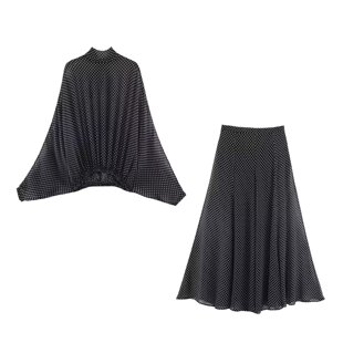 �羳�����W��Ů�b���uͨINS����r�����e�A�c�����Y�r��+���c�Lȹ