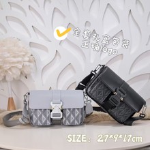 新款男士复古涂层邮差包PVC相机包经典格子单肩百搭斜挎包信使包