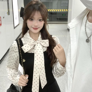 ���ﴩ��һ�����nϵ�͹�С���ӱ����B��ȹ�Ӳ��c�����Y�r��Ů�W��