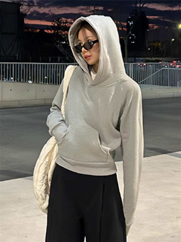 灰色短款连帽卫衣女2025新款正肩显瘦早秋季穿搭修身内搭上衣女款|undefined
