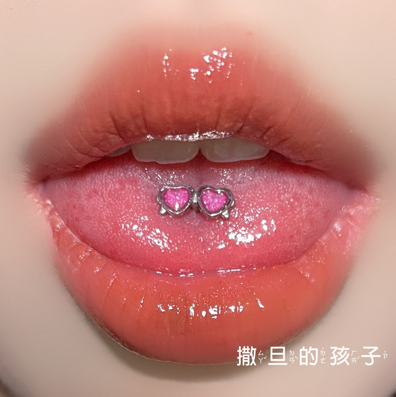Silver pointed spike labret stud material detail