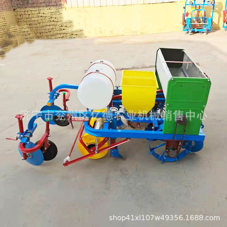 花生两行覆膜播种机四轮车配套农用起垄施肥精播机效果好
