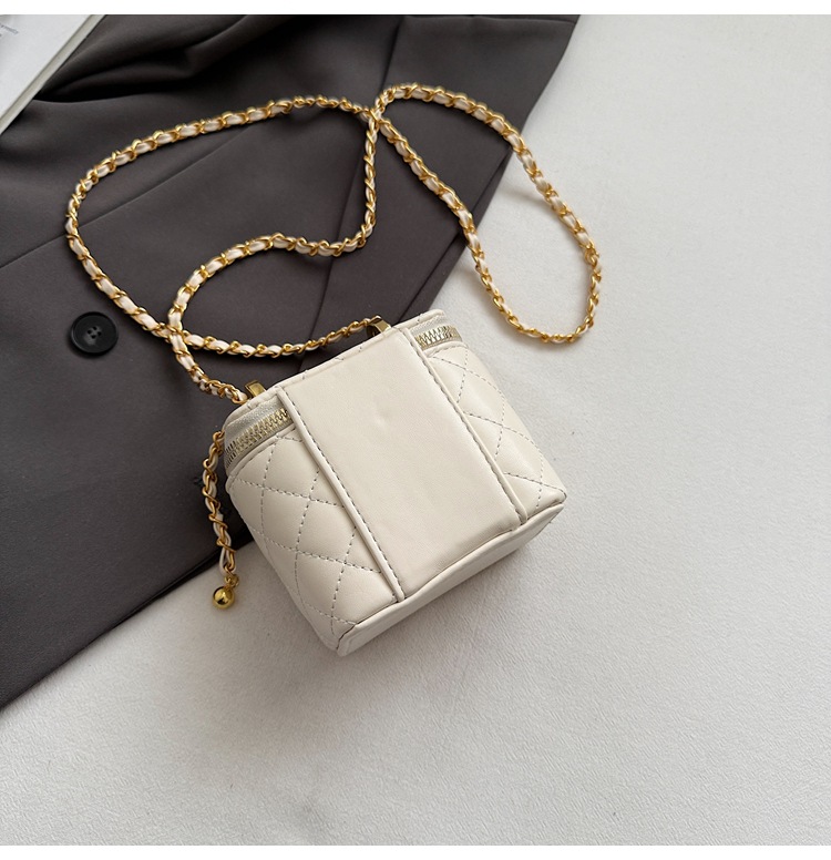 Little Bag Women 2025 Summer New Fashion diamond-shaped chain patent leather crossbody bag, versatile single-shoulder hand-carry bucket bag undefined