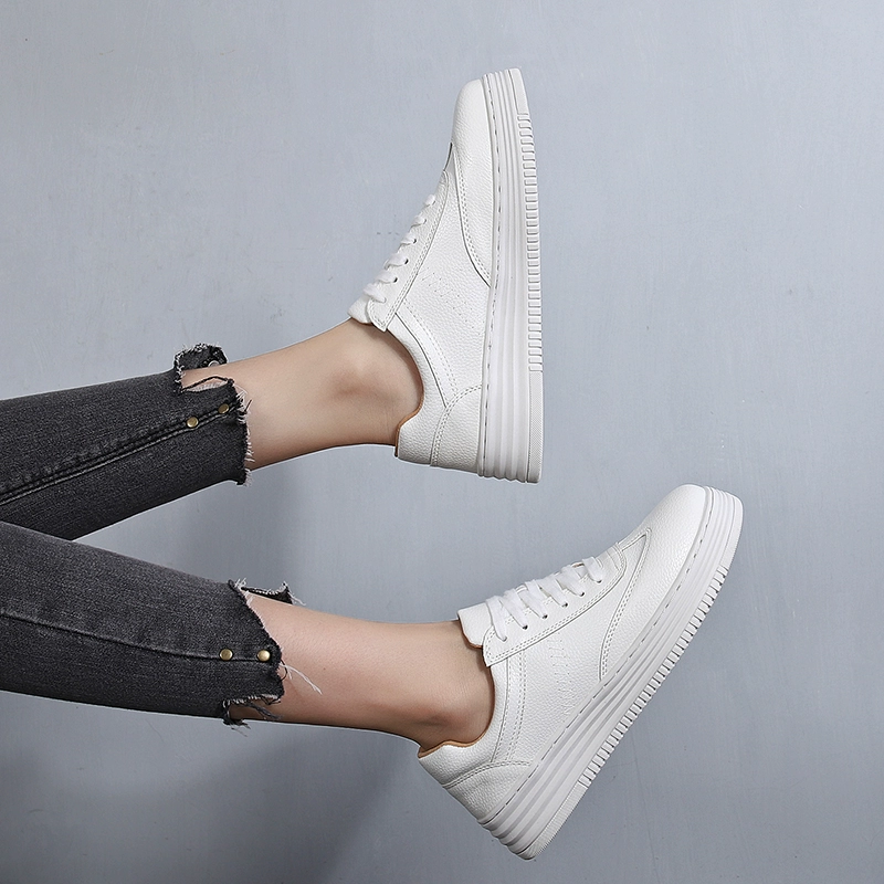 Толстая подошва увеличена маленькая белая обувь женская весна и осень 2025 новая спортивная обувь повседневная дикая плоская подошва большой размер 41-43