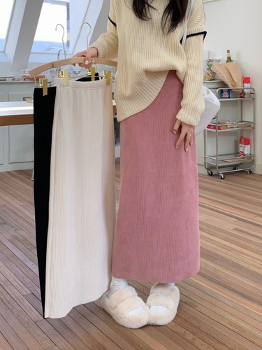 Corduroy half-length skirt for women, autumn/winter style, loose-fitting with elastic waistband, high-waisted, straight-leg skirt that creates a slimming effect, solid-color long skirt.