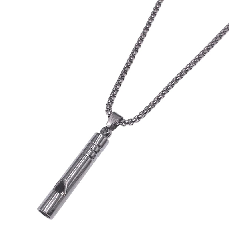 Silbido silbato de defensa aérea collar de silbato colgante de hip hop ins estilo frío acero de titanio que no se desvanece Cadena de suéter del todo fósforo