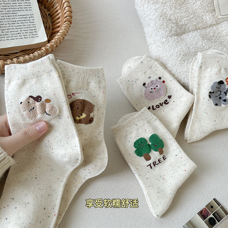 Primavera y verano chicas lindos calcetines de dibujos animados calcetines japonesas leche blanco punto de hilo calcetines al por mayor