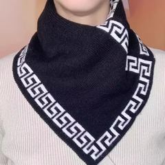 ニットのマフラーの女性の保温の首の千鳥の格の偽の襟の頭の首のカバーの怠け者のマフラーの2024秋冬の三角のタオル