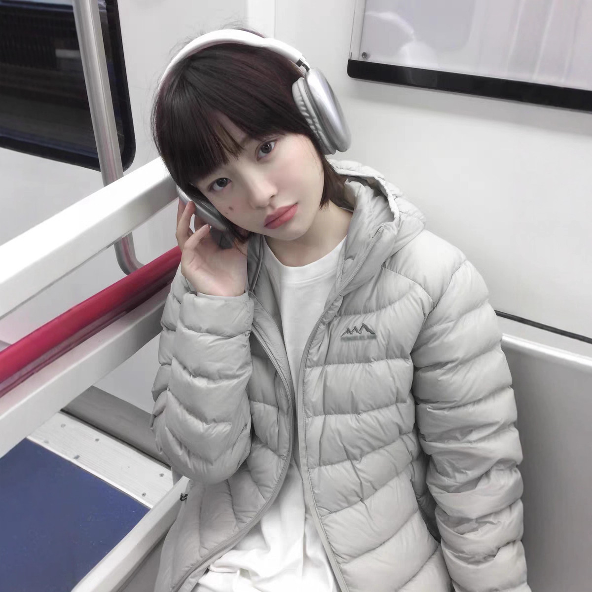 Short down Jacket for Women 2025 New Lightweight White Duck down Loose Slimming Korean Style Couple Hooded Coat