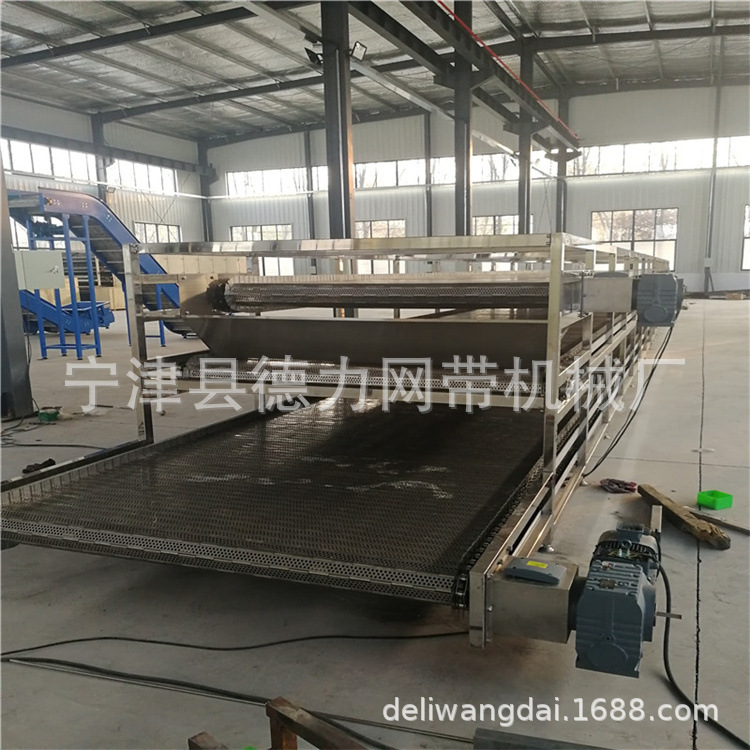 长距离爬坡输送机纸箱成袋物品爬楼传输带双向输送自动化输送设备