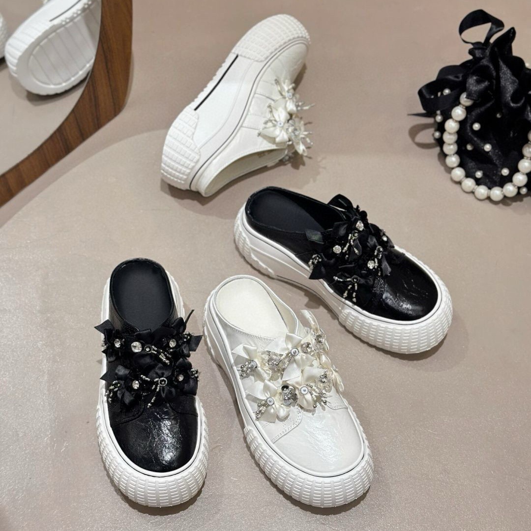 Breathable white sneakers platform with rhinestones