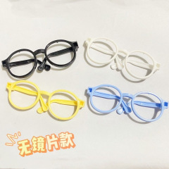 現物の20cmの綿の人形のぬいぐるみのスターのぬいぐるみの部品はレンズのメガネの卸売りがありません。