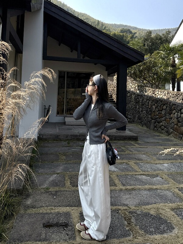 Easy-To-Wear, Effortless, Cool-Feeling Tencel Cotton White Straight-Leg Casual Pants with a Loose Drape, New Versatile Style for Women Easy-To-Wear, Effortless, Cool-Feeling Tencel Cotton White Straight-Leg Casual Pants with a Loose Drape, New Versatile Style for Women