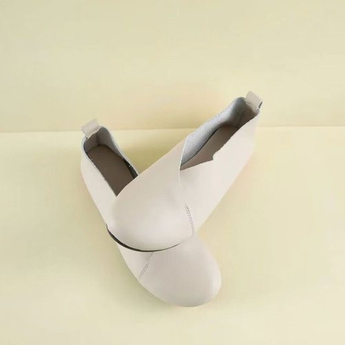 Spring and Autumn Retro Artisan Slip-on Woodland Soft Sole Women's Flat Round Head Simple Soft Leather Shoes Women's Retro Style