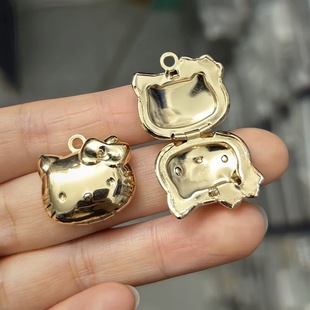 �F؛�¿�HelloKitty�ɐ�؈��Ҏ�����������е������Ʒ���