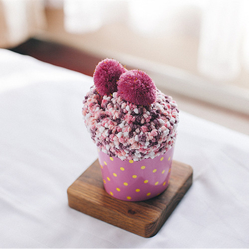 피부가 붉고 하얗다