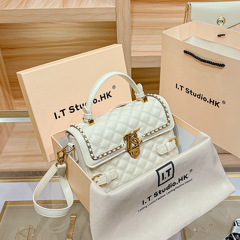 Black genuine leather hand-held square bag for women, diamond grid fashionable single shoulder crossbody small 2024 bag,_voghion.com