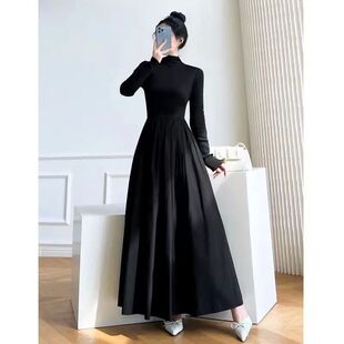 Ůʿ�r���ļ��¿����Iƴ�Ӻ�ɫ�L�����������Ը��B��ȹ