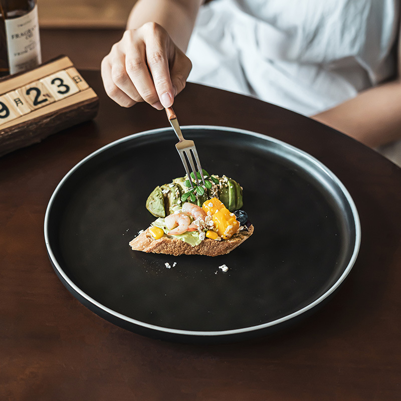 Plato de cerámica de alto valor Plato para filete Plato para el hogar Plato de verduras Plato de vajilla Plato grande de color sólido mate Plato occidental