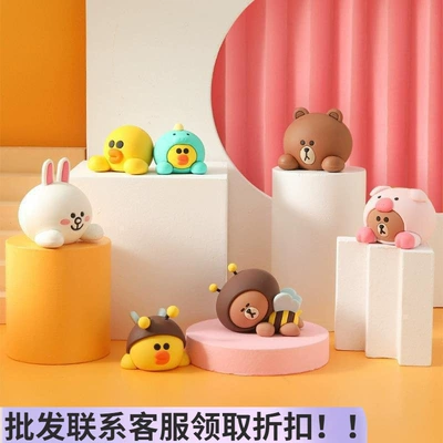 Car-Mounted Lf Brown Bear Small Ornaments, High-End Luxury Car Interior Cartoon Decoration, Car Accessories