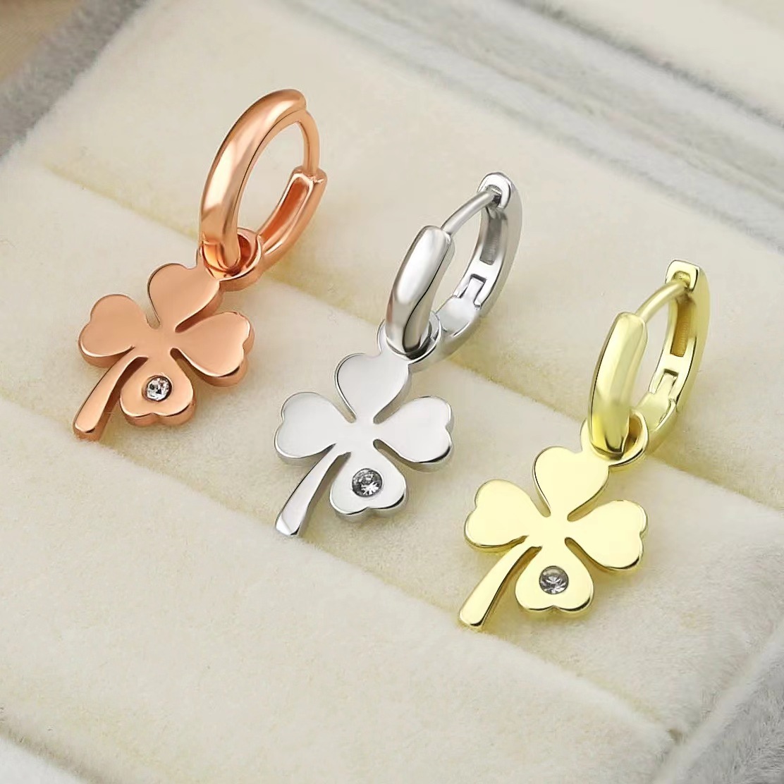 Minimalist Titanium Steel Four-Leaf Clover Earrings Trendy Fashion Stainless Steel Plated with 18K Real Gold Lucky Clover Ear Clips Ear Accessories