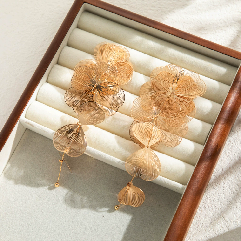 Европейские и американские трансграничные металлические текстуры трехмерные листья гинкго