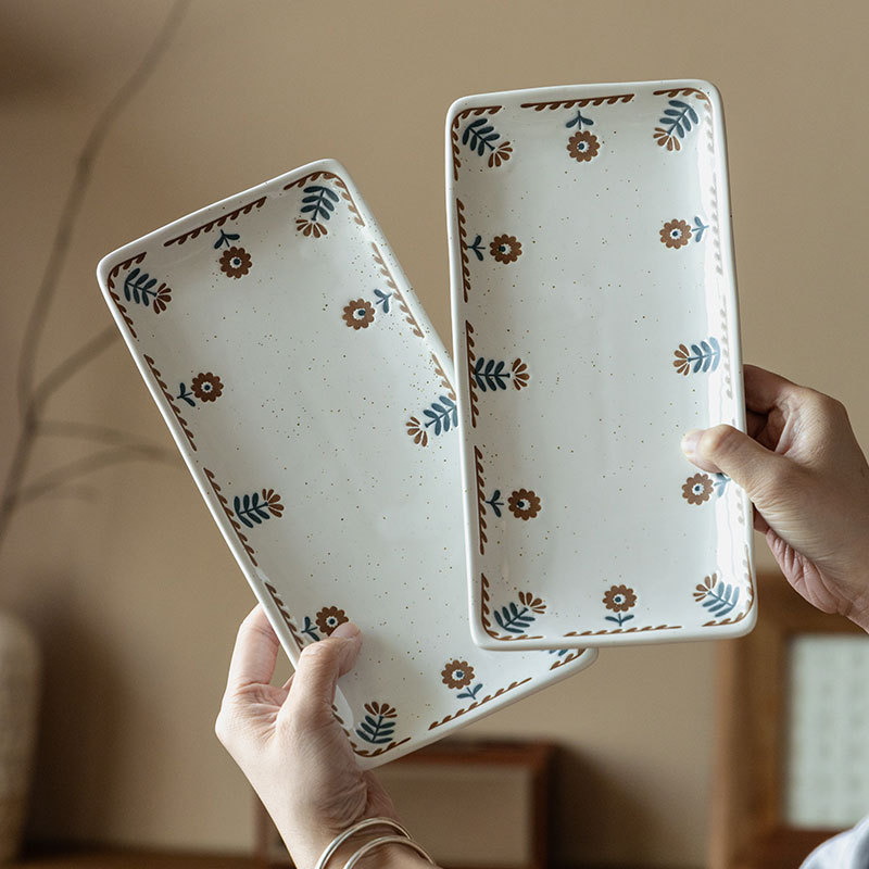 Plato de cerámica de cártamo pequeño pintado a mano japonés Plato de sushi de restaurante Plato rectangular para el hogar Plato de postre para el hogar Plato de bocadillos