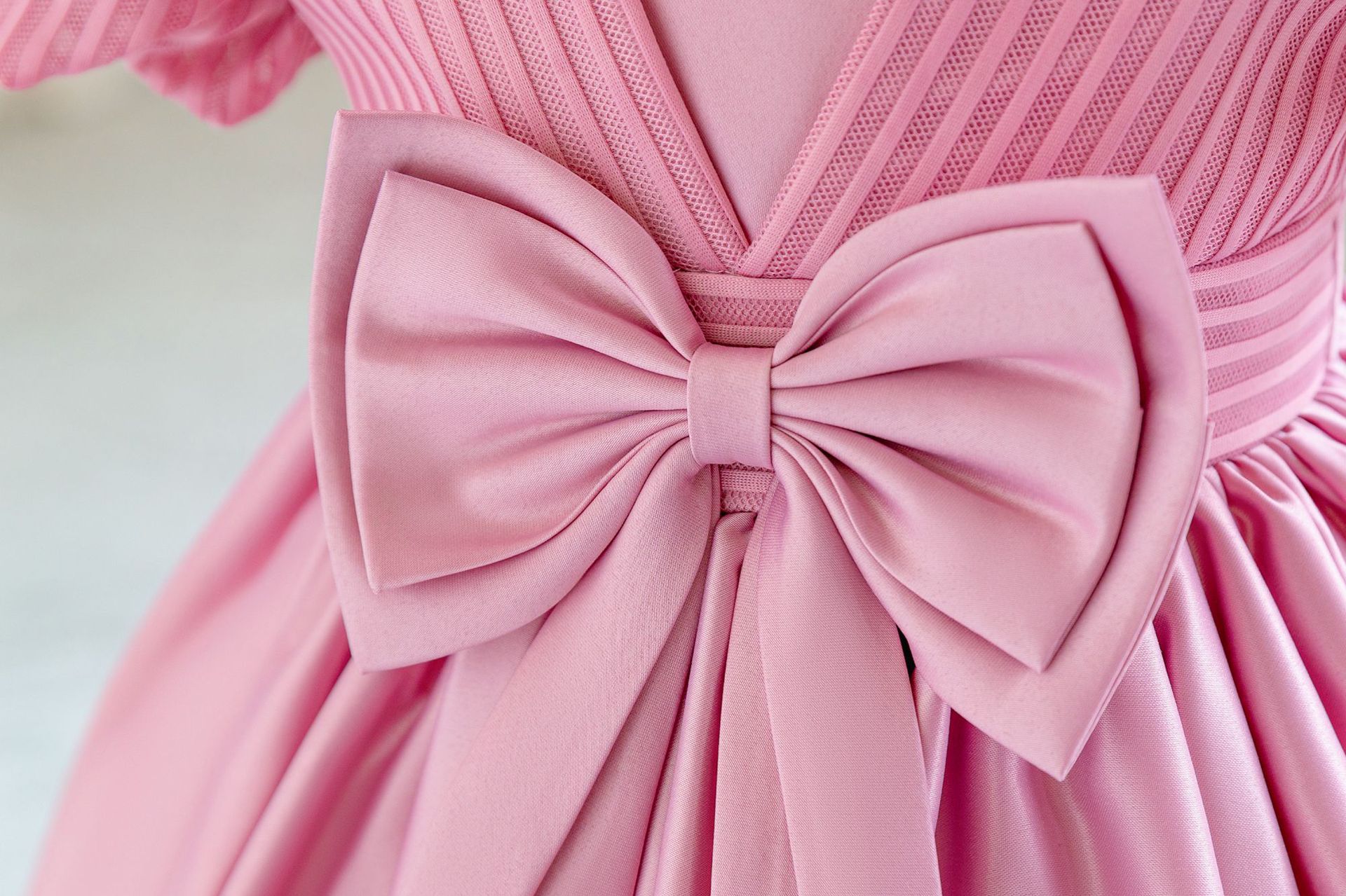 Robe d'anniversaire pour enfant Robe d'anniversaire pour enfant Robe de princesse de première année à rayures en satin avec nœud_voghion.com