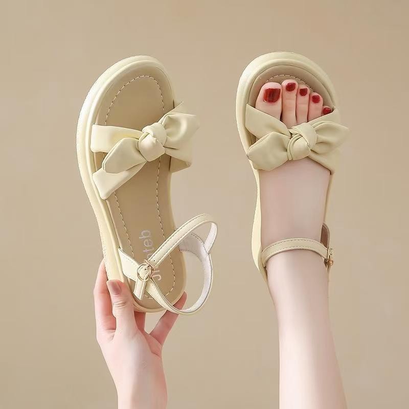 Sandalias para mujeres 2026 verano nuevo vestido de estilo multifuncional, estudiantes de fondo suave con sandalias de hadas
