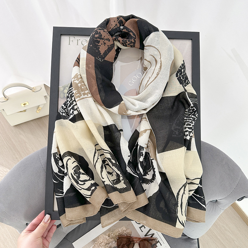 Bufanda de camelia Xiaoxiangfeng, estilo de todo fósforo de moda, habitación con aire acondicionado en contraste en blanco y negro, chal cálido, bufanda de protección solar de viaje
