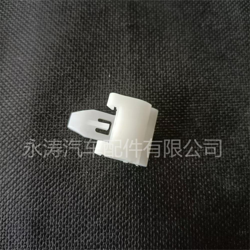 适用丰田兰德酷路泽60 70车窗流水条卡扣流水槽装饰固定卡扣卡子