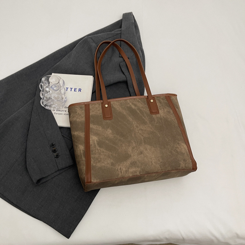 Alta sensación de bolso de mano de gran capacidad para mujeres otoño / invierno 2024 nuevo estilo retro moda tote bolso de hombro