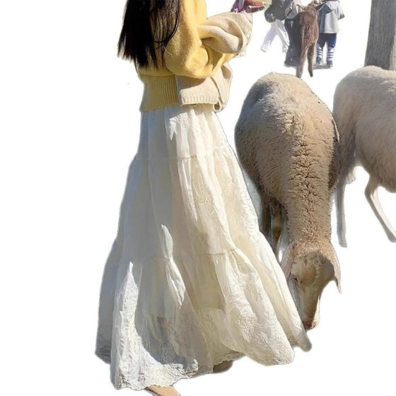 White Lace Cake Skirt Women's 2025 Chunyun Nanli Travel Wear Miu Long Skirt