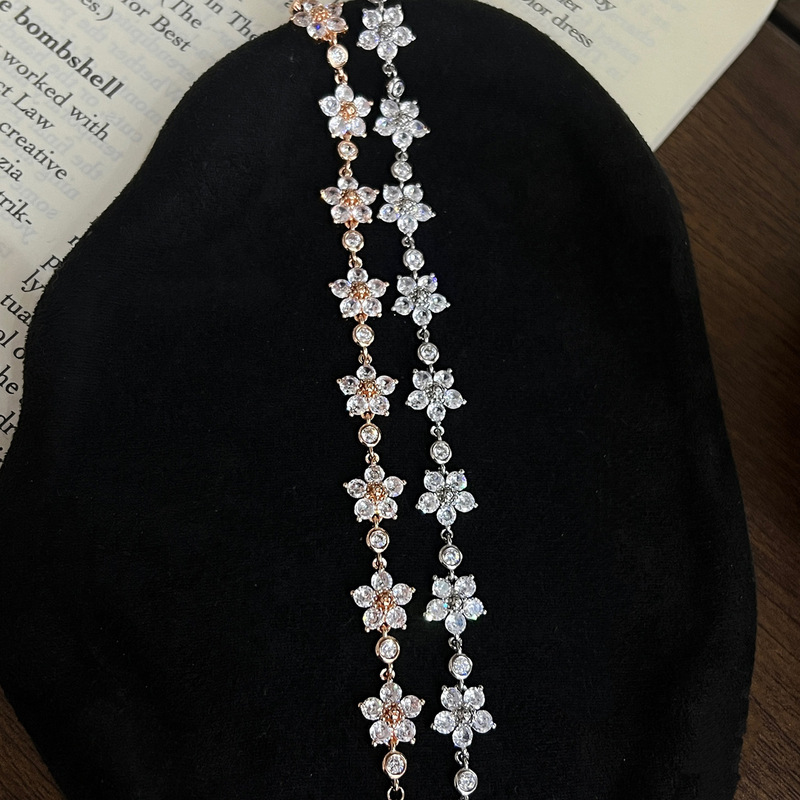 Floral Bracelet for Women, Korean Style, Sweet and Cute, Suitable for Dating, Instagram Style, Youthful Decorative Hand Jewelry, Wholesale, Niche and Exquisite