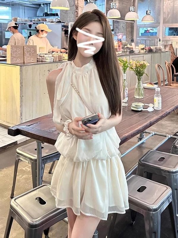 法式杏色无袖挂脖吊带连衣裙女夏季新款度假风小个子收腰a字短裙|undefined